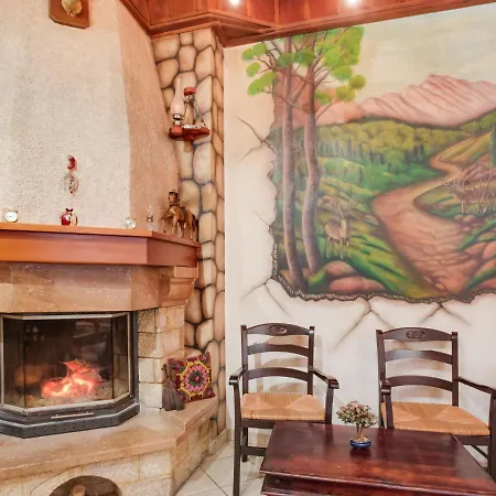 度假居 Quaint Holiday In Stournareika With Terrace Pýli