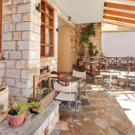 度假居 Quaint Holiday In Stournareika With Terrace Pýli