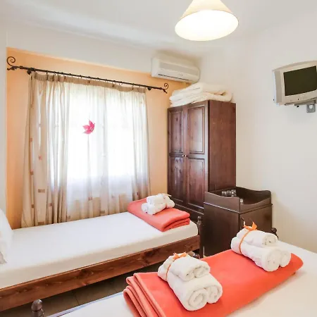 度假居 Quaint Holiday In Stournareika With Terrace Pýli