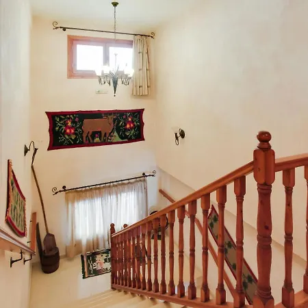 Quaint Holiday In Stournareika With Terrace 度假居 Pýli